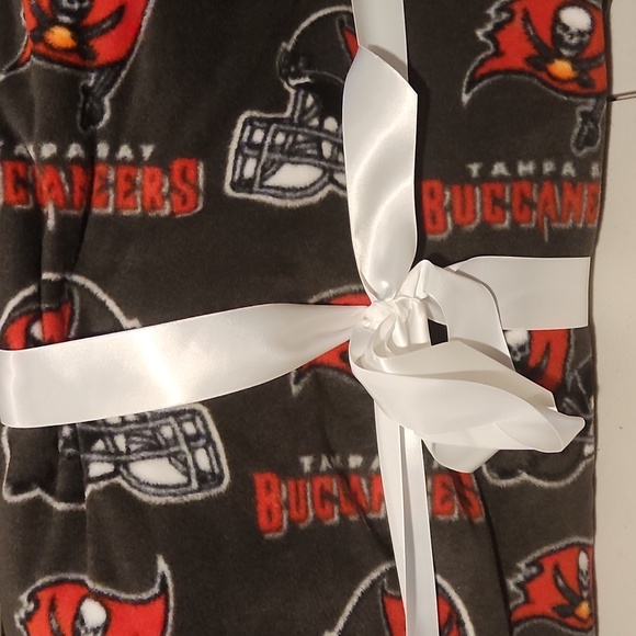 Tampa Bay Buccaneers full size blanket - Picture 2 of 2